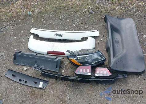 2018 Jeep Compass Latitude 4X4 из США, поврежденный, VIN 3C4NJDBB4JT206239